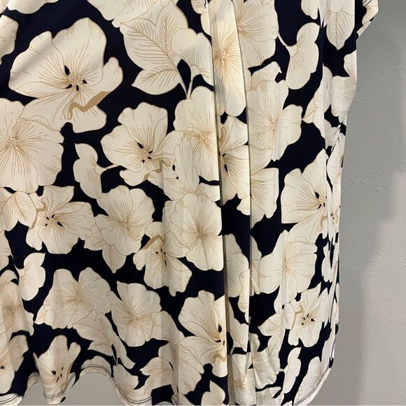 Lane Bryant Floral V-Neck short sleeve Women's Top/blouse size 14/16 - Picture 4 of 12